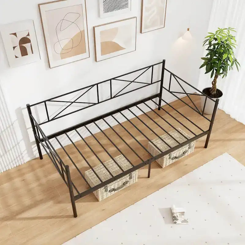 Lit de jour moderne en métal, taille double, plateforme avec structure métallique robuste