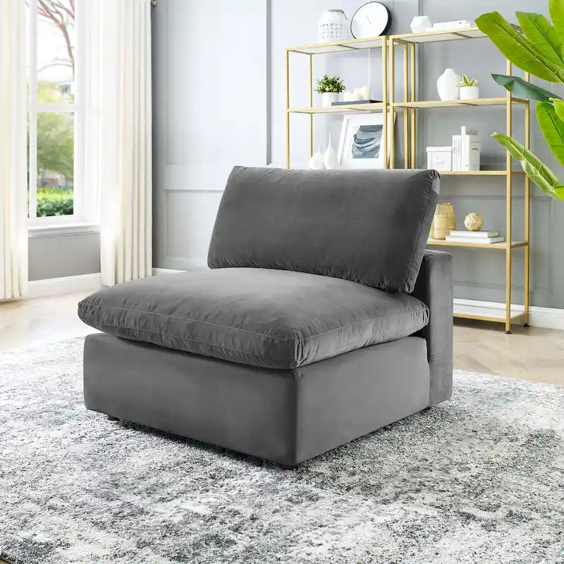 Fauteuil sans accoudoirs en velours haute performance garni de duvet et surpiqué