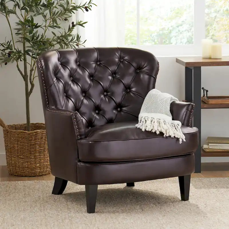 Fauteuil club capitonné en cuir marron surdimensionné