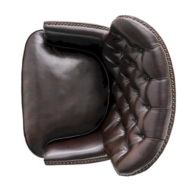 Fauteuil club capitonné en cuir marron surdimensionné